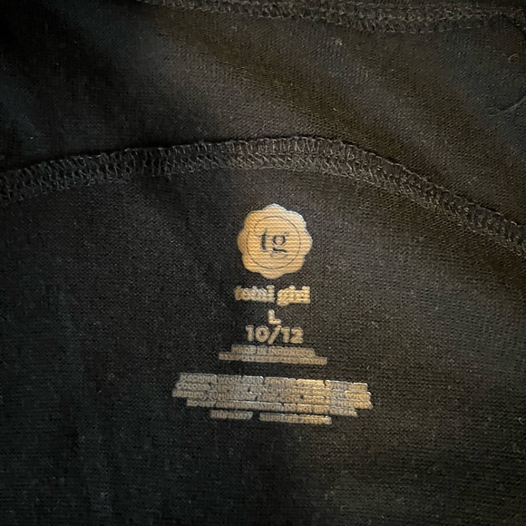 Girls shrug - Picture 2 of 2